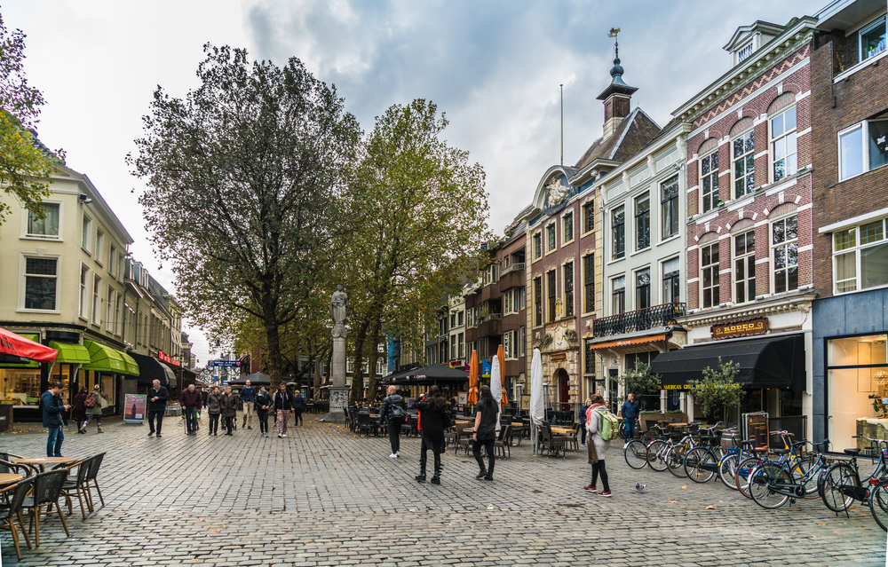 ‘Winkels omzetten in woningen: kansen liggen aan de rand van een winkelgebied’